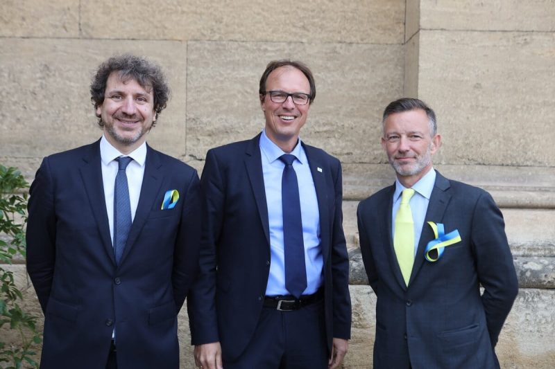 Von links nach rechts: Andrea Andorno (CEO Flughafen Turin), Marco Pernetta (Geschäftsführer Flughafen Innsbruck), Olivier Jankovec (Generaldirektor ACI Europe) - (Foto: Tadej Bernik).