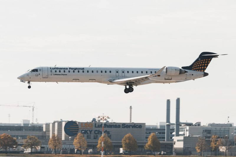 Bombardier CRJ (Photo: Pixabay).
