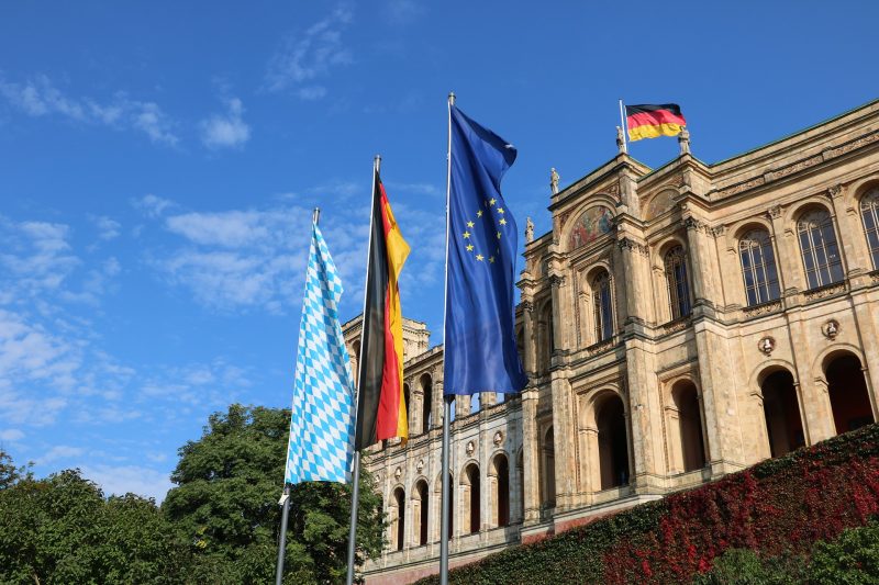 Flags of Bavaria, Germany and the EU (Photo: CSU parliamentary group).