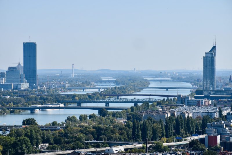 Blick auf die Donau in Wien (Foto: Unsplash/Arno Senoner).