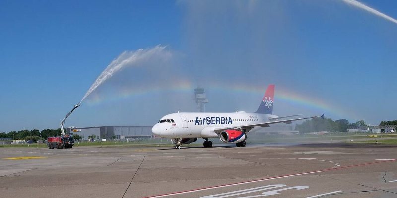 The plane was greeted with a baptism of water by the airport fire brigade (Photo: Markus Lindert/Hanover Airport).