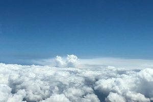 Ätna-Eruption über den Wolken (Foto: privat).