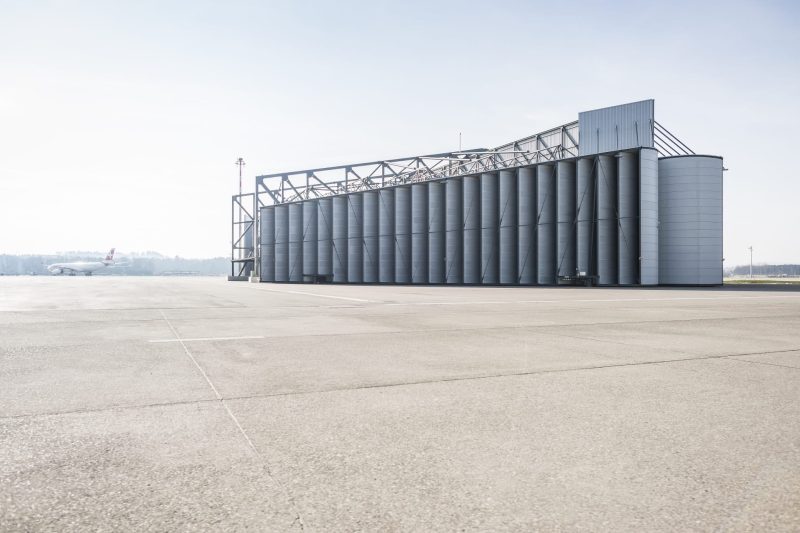 The noise protection hangar at Zurich Airport was built in 2014. There are only a few in this form worldwide (Photo: Flughafen Zürich AG).