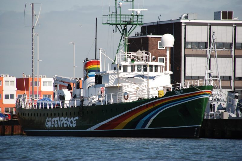 Ship of the NGO Greenpeace (Photo: Pixabay).