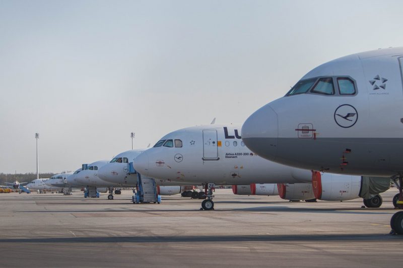 abgestellte Flugzeuge von Lufthansa (Foto: Pixabay).
