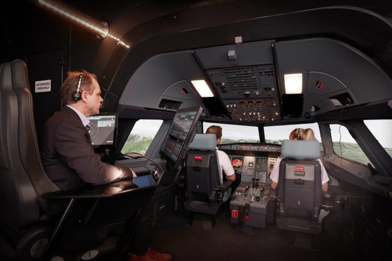 Full-Flight-Simulator (Foto: London Luton AIrport).