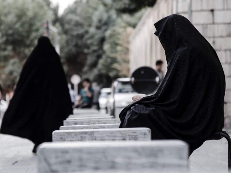 People in burqa (Photo: Unsplash / Majid Korang beheshti).
