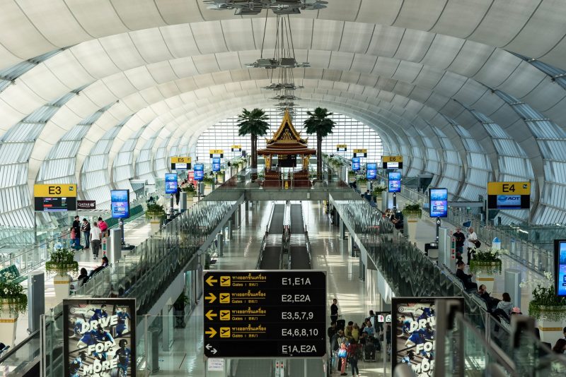 Bangkok Airport (Photo: Unsplash / Mr.Autthaporn Pradidpong).