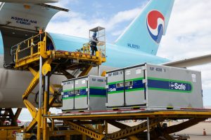 Loading a Korean Air Cargo machine (Photo: Korean Air).