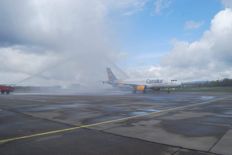 Der Airbus A320 von Condor hob vom Bodensee-Airport Friedrichshafen in Richtung Palma de Mallorca ab (Foto: Bodensee-Airport).