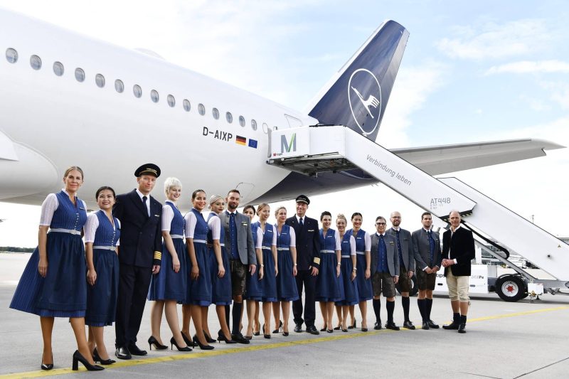 The new costume for the long-haul crews was designed and tailored this time by the Munich costume specialist Angermaier (Photo: Lufthansa).
