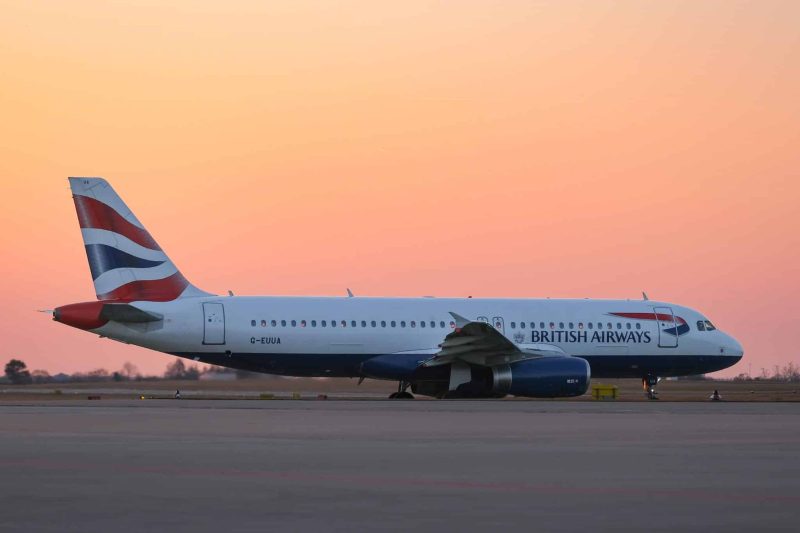 British Airways Airbus A320 bei Sonnenuntergang (Foto: Max Haselmann/Airport Nürnberg).