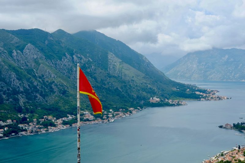 Flag of Montenegro (Photo: Unsplash / Wladislaw Peljuchno).